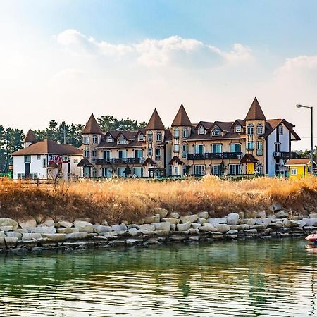 Santa Beach Pension Villa Gangneung Exterior photo