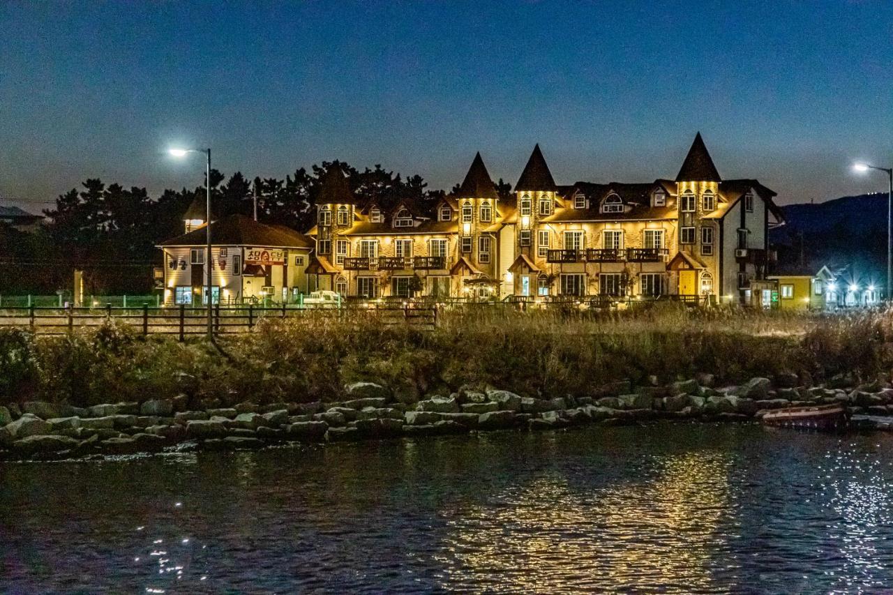 Santa Beach Pension Villa Gangneung Exterior photo