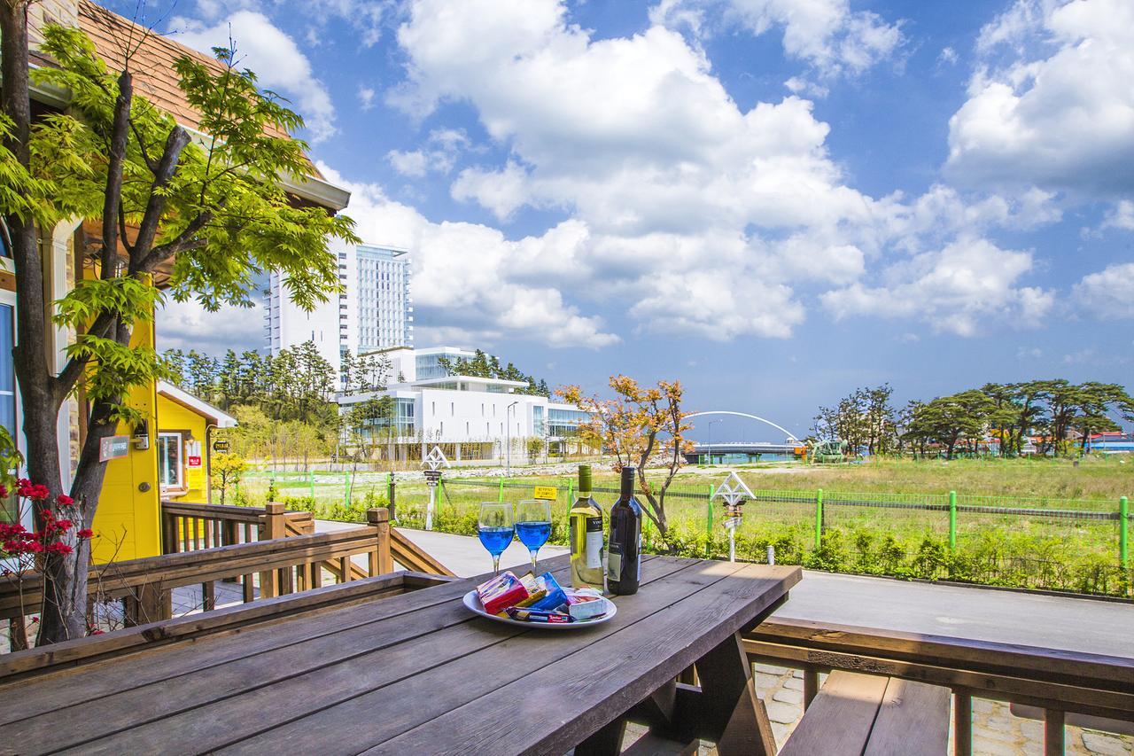 Santa Beach Pension Villa Gangneung Exterior photo